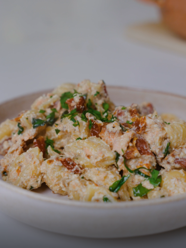 Hot smoked salmon & ricotta pasta